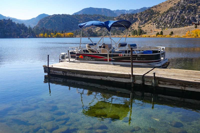 Rent a boat at Gull Lake in California