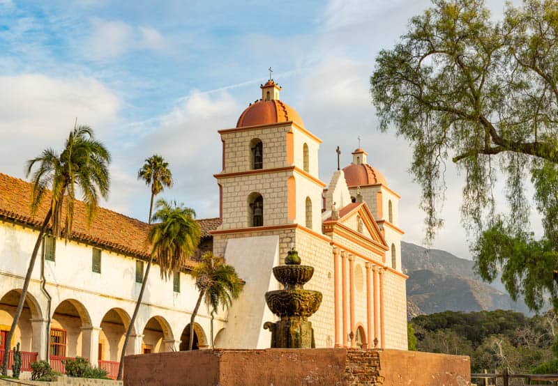 The Santa Barbara Spanish Mission is known as Queen of the Missions. 